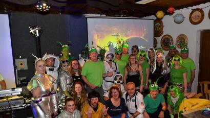 Bild: fjo
Im "Enzian"-Schützenhaus stieg in der Nacht zum Sonntag die große "Fete des Universums", was Astronauten und Marsmenschen zuhauf unter Beweis stellten.
