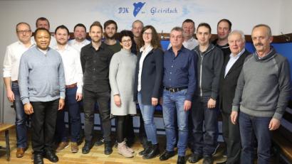 Bild: akp
Die Geehrten (von links): Jürgen Bäumler (2. Vorsitzender), Pfarrer Dr. Cyprian Anyanwu (Geistlicher Beirat) Christian Schwandner (1. Vorsitzender), Sebastian Schwandner, Christian Gürtler, Florian Bauriedl, Christoph Schwandner, Christina Babl, Franz Pretzl, Elisabeth Birner, Herbert Wilhelm, Hans Elsner, Thomas Zinkl, Sebastian Zeus, Siegmund Balk (DJK Bundesvizepräsident), Hubert Zwack (1. Bürgermeister)