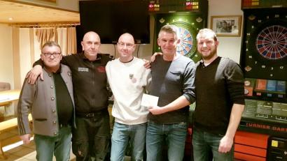 Bild: njn
Die Gewinner der Vereinsmeisterschaft im Dart mit Vorsitzendem Reiner Ockl (links) sowie Turnierleiter Markus Wenning, Hannes Walbrunn, Alex Moser und Andy Härtl.