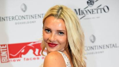 Archivbild: Henning Kaiser
Mit Dschungel-Königin Evelyn Burdecki ist das Kandidaten-Feld für die RTL-Show "Let's Dance" komplett.