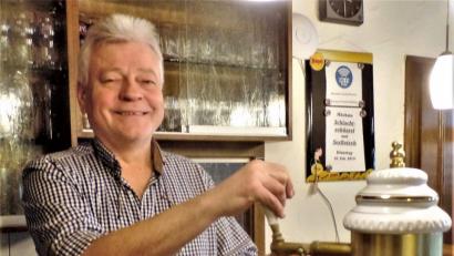 Bild: jml
Sein liebster Platz ist immer hinter der Theke. Der Kohlberger Gastwirt und Metzger Richard Frieser feiert 60. Geburtstag.