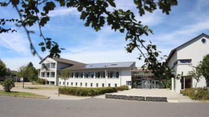 Bild: e
Der AWO-Ortsverein Hirschau hat einen Antrag auf Kostenübernahme für die Anschaffung eines Spielgerätehauses gestellt. Ein möglicher Platz für das geplante Holzhäuschen wäre der Pausenhof.
