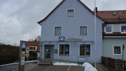 Bild: jr
Die Pechbrunner Zweigstelle der VR-Bank Fichtelgebirge-Frankenwald wird zum 1. August 2019 geschlossen.