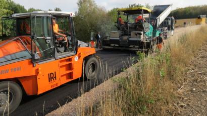 Bild: kö
Der aktuelle Modus bei der Sanierung und Erneuerung von Straßen sorgt nicht nur für Unverständnis, sondern kostet auch zusätzliches Geld.