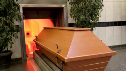 Symbolbild: Roland Weihrauch/dpa
"Kein Krematorium in Vohenstrauß": Für dieses Bürgerbegehren werden derzeit Unterschriften gesammelt.