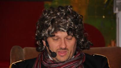 Bild: kro
Marcus Kilian als moderner Märchenerzähler in der Bütt.