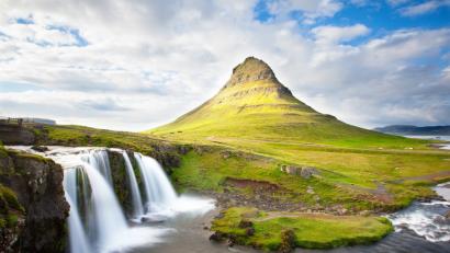 Bild: exb/Steffen Mender
Der Berg Kirkjufell liegt im Westen von Island.
