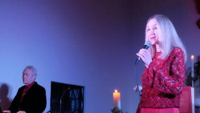 Bild: ohr
Sängerin Astrid Harzbecker (rechts) und ihr Ehemann Hans-Jürgen Schmid (links) - Pianist und Kirchenmusiker - verstehen es, das Publikum mit ihrem 90-minütigen Konzert zu begeistern.