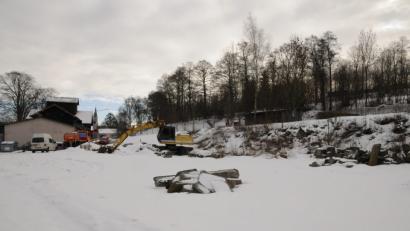 Bild: bey
Im rechten Teil des Grundstückes zum kleinen Hang hin soll das Funktionsgebäude errichtet werden.