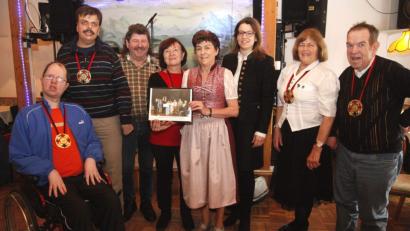 Bild: Hirsch
Das Ehepaar Schötz hieß die Gäste des VdK Lohhof-Unterschleißheim willkommen und bewirtete sie im Gasthaus Späth in Kreith.