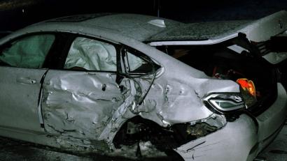 Bild: gf
Spiegelglatt war es hier zum Unfallzeitpunkt: Am Kreuzberg, zwischen Vilseck und Adlholz, sind am Montagabend zwei Autos zusammengestoßen.