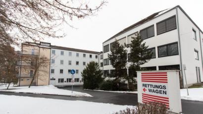 Bild: dtr
Der Standort Waldsassen wird nach den im "Zukunftskonzept 2020" enthaltenen Vorgaben deutlich abgespeckt. Das Mammographie-Screening wird aber weiterhin im Gesundheitszentrum bleiben, so Michael Reindl, Pressesprecher der Kliniken AG auf Anfrage von Oberpfalz-Medien.