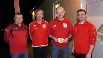Bild: fvo
FSV-Vorsitzender Peter Sollfrank, sein Stellvertreter Josef Gollwitzer, Huber Pühler vom FSV Förderkreis und Hans-Jürgen Bergler (von links).