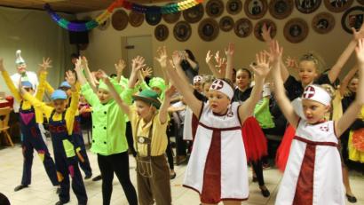 Bild: dl
Die Showtanzgruppe „Grün-Weiß“ sorgte beim Kinderfasching des Vorderlader- und Pistolenclubs für ein unterhaltsames Programm_