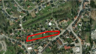 Grafik: NT
Die rote Markierung umrandet die Baulücke zwischen Krankenhaus- und Hallerstraße.