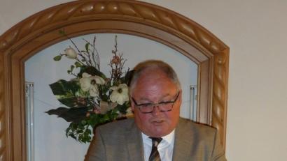 Bild: Portner
Bürgermeister Heinz Weigl informiert auf der Bürgerversammlung, wie er mit Facebook-Auftritten eines Stadtrates umgeht.
