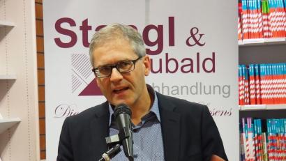 Bild: Bühner
Experte Andreas Renz spricht in der Buchhandlung "Stangl & Taubald" über den Dialog der Religionen.