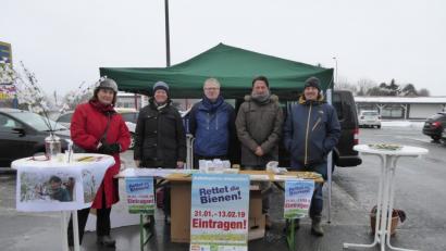 Bild: Benkhardt
In Waldershof warben die Befürworter auch mit einem Info-Stand für das Volksbegehren.