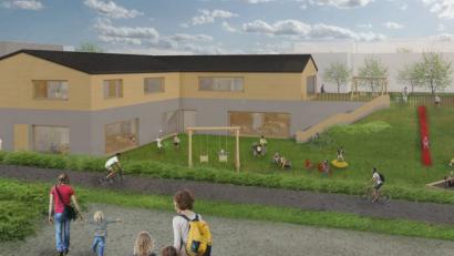Bild:  exb/GsbW
Diese Visualisierung zeigt den geplanten Kindergarten aus der Perspektive vom Radweg aus gesehen. Der Kindergarten findet nach diesen Plänen im Erdgeschoss und die Krippe im Obergeschoss Platz.