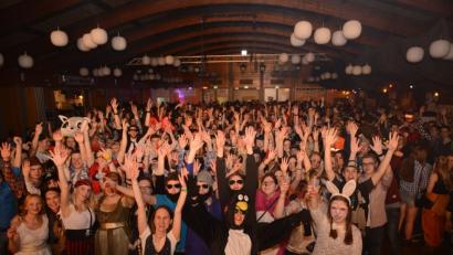Bild: bey
Der Rosenmontagsball am 4. März in der Flosser Mehrzweckhalle ist für den Cylinderclub quasi das Warm up für einen heißen August. Denn der Burschenverein ist heuer mit dem Ausrichten der Flosser Kirwa an der Reihe. Termin: 23. bis 26. August.