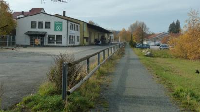 Bild: Portner
In der Stadtratssitzung vom 11. September fiel in Sachen "Neubau einer Kindertageseinrichtung" mit 12:2 Stimmen die Entscheidung für das Konzept der GsbW am Standort des ehemaligen Raiffeisen-Areals. Daran wird sich nach dem Tenor der jüngsten Stadtratssitzung wohl nichts mehr ändern.
