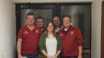 Bild: jr
Das neue Vorstandsteam des Waldershofer FC-Bayern-Fanclubs, (von links) Matthias Hasselbacher, Thomas Kraus, Sabrina Schöffel, Günter Staufer und Thomas Frischholz.