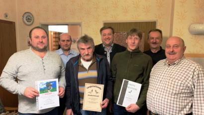 Bild: jp
Die Geehrten der Kastler Tauberer mit (von links) Harald Ebenhöch, Willi Fehlner, Michael Wisgickl, Stefan Braun, Georg Eichenseer, Lothar Ried und Georg Stepper.