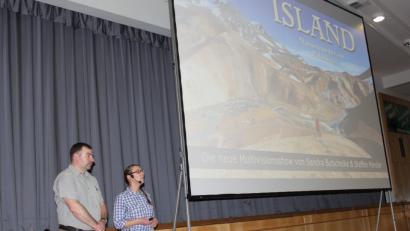 Bild: prh
Bilder und Videos über die faszinierende und spektakuläre Landschaft Islands zeigen Sandra Butscheike und Steffen Mender (von rechts) in ihrer Multivisionsshow in der Stadthalle.