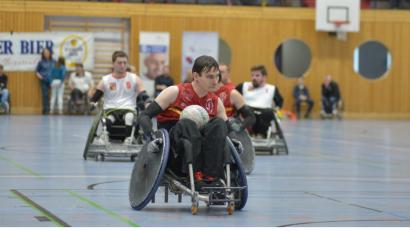 Bild: ref
Vor zwei Jahren war die deutsche Rollstuhlrugby-Nationalmannschaft in Amberg zu Gast. Auch damals war der Schwarzenfelder Thorsten Altmann (vorne) dabei. 	Bild: ref