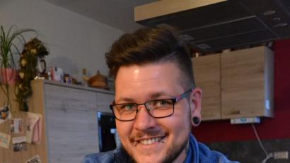 Bild: Anne Spitaler
Stark, selbstbewusst, glücklich, ein Mann: Joe Armstrong darf endlich sein, wer er schon immer war.