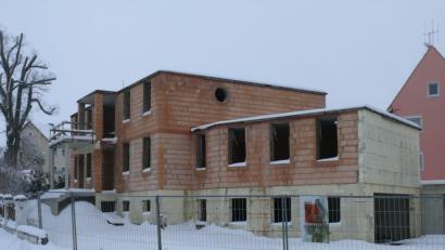 Bild: kgg
Seit Jahren unverändert ist der Rohbau an der Neualbenreuther Straße. Doch jetzt ist das betreffende Grundstück in einem Gutachten als möglicher Standort für einen weiteren Rettungswagen genannt worden.