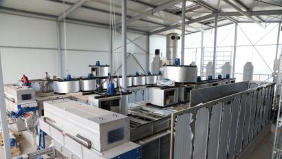 Bild: Gerhard Götz
An der Klärschlammtrocknungsanlage (Bild) auf dem Gelände des Müllkraftwerks werden pro Jahr maximal 12500 Tonnen Restmaterial anfallen. Ab dem Jahr 2029 muss aus dem Material Phosphat zurückgewonnen werden, das könnte in einer Monoverbrennung geschehen. Wo diese Anlage gebaut werden könnte, ist noch offen.