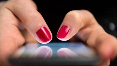 Bild: Sebastian Gollnow
Einige Bundesländer haben den Lehrkräften untersagt, dienstliche Nachrichten über WhatsApp auszutauschen.