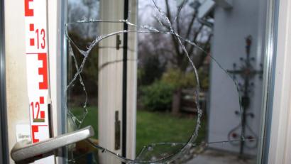 Bild: Petra Hartl
Diesmal sind es nicht die Fenster oder Terrassentüren, die Einbrecher einschlagen, sondern sie dringen in Keller vor und knacken dort die Vorhängeschlösser, um sich aus den Abteilen teils ebenso lukrativ zu bedienen.
