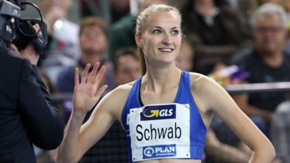 Bild: Kiefner
Lächelnd winkt Corinna Schwab nach ihrem Vorlauf über die 400 Meter ins Publikum. Im Finale lief die 19-Jährige auf Platz vier.