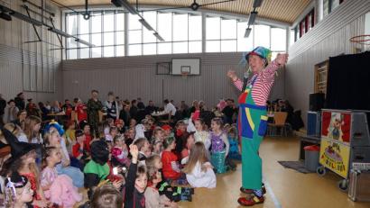 Bild: nib
Zauberclown "Fabellini" sorgte bei den Kindern für tolle Stimmung.