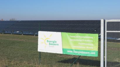 Bild: Hirsch
Die Energiebauern GmbH betreibt eine Photovoltaikanlage nördlich von Fronberg. Nun soll bei Freihöls eine weitere entstehen.