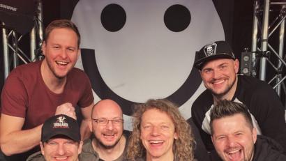 Repro: exb
Mit so einem Erfolg ihrer neuen CD „Friede, Freude, Volxmusic“ haben die „Troglauer Buam“ nicht unbedingt gerechnet. Als aktuelle Nummer 19 der deutschen Albumcharts treten sie heute, Dienstag, im Bayerischen Fernsehen auf.