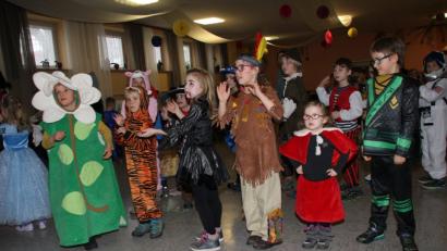 Bild: ads
Beim Faschingshit „Macarena“ mussten die Kids einfach mitmachen.