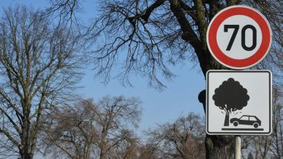 Bild: Bernd Settnik
Ein Schild mit Tempo 70-Angabe. Foto: Bernd Settnik/Archiv