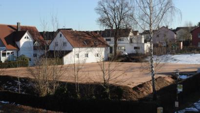 Bild: gf
Gut 2400 Quadratmeter Fläche umfasst des Hupfer-Anwesen in der Dorfmitte von Traßlberg und beim ersten Bürgerdialog zum weiteren Vorgehen war der Lehrsaal des Feuerwehrhaues komplett „ausverkauft“.