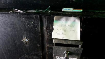 Bild: upl
"Sorry hob a Geld bracht ich gei morgn Beichten", schrieb der Opferstock-Aufbrecher auf einen Zettel.