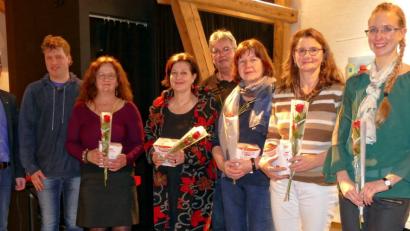 Bild: ubb
Vorsitzender Wolfgang Horn bedankte sich für die schönen Beiträge bei Wolfgang Kunz, Ulla Britta Baumer, Irmtraud Schicker, Werner Müller, Hildegard Lauth, Gudrun Müller und Julia Birkner (von links).