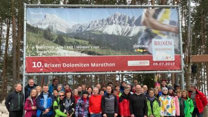 Bild: bgm
Über 40 begeisterte Skifahrer der DJK Neustadt und des SV Wurz waren bereits zum fünften Mal nach Spinges gefahren. Dort frönten die Sportler bei bestem Wetter ihrer Leidenschaft.