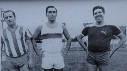 Bild: exb/Konrad Jäger
Paul Dambock, Heinz Kosina und Heinz Fütterer (von links) liefen einst gegeneinander. Das Bild entstand beim Sepp-Simon-Gedächtnissportfest im Jahre 1977 auf dem FC-Sportplatz. Heinz Fütterer, der seine aktive Laufbahn zu diesem Zeitpunkt beendet hatte, gewann den 75-Meter-Lauf in 9,3 Sekunden vor Paul Dambock (9,5) und Heinz Kosina (10,0).