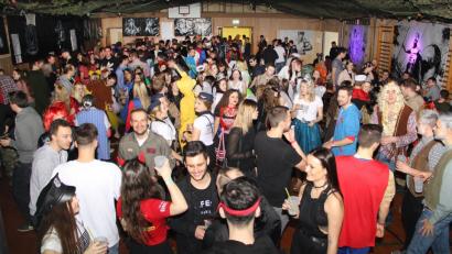 Bild: boj
Über einen vollen Saal freuten sich die Organisatoren der Feuerwehr bei ihrer "Superheroes-Party". In der Mehrzweckhalle in Niedermurach herrschte beste Stimmung bei dieser Faschingsparty.