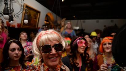 Bild: brü
Mit Johnny Gold und DJ Tom durch die Partynacht in Amberg. Der Schlaghosenball brachte auch heuer wieder pure Partystimmung in das Casino Wirtshaus.