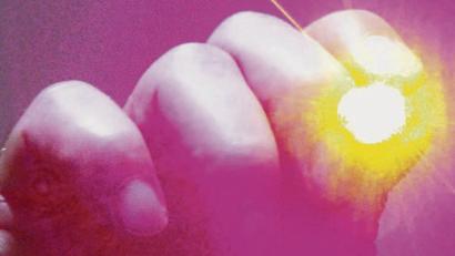 Bild: Patrick Lux/dpa
Laserpointer sind klein, können aber einen großen Schaden anrichten.