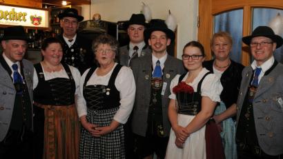 Bild: gf
Sie stehen an der Spitze von Hoamatland (von links): Peter Baringer, Marion Pfab, Gebietsvertreter Eckehard Pappenfuß, Franziska Pfab, Maximilian Wichmann, Patrick Schneider, Nadine Schmidt, Ingrid Ruscheinski und Stefan Schmidt.