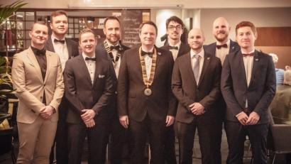 Bild: MG-Fotografie
Sie leiten die Geschicke von Round Table 69 (von links): Michael Golinski, Florian Hufnagel, Andreas Wismet, Franz Kummert, Michael Rogenhofer, Markus Schuller, Andreas Heil, Bastian Prechtl und Martin Asmus.